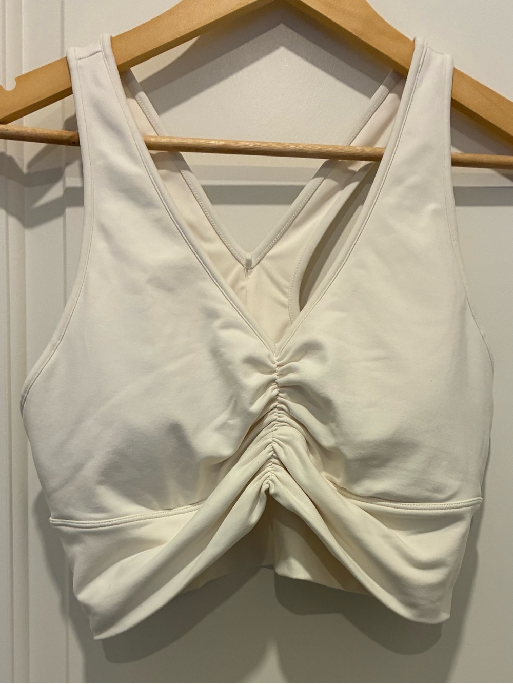 ALO Cream Ruched Front Sports Bra size large